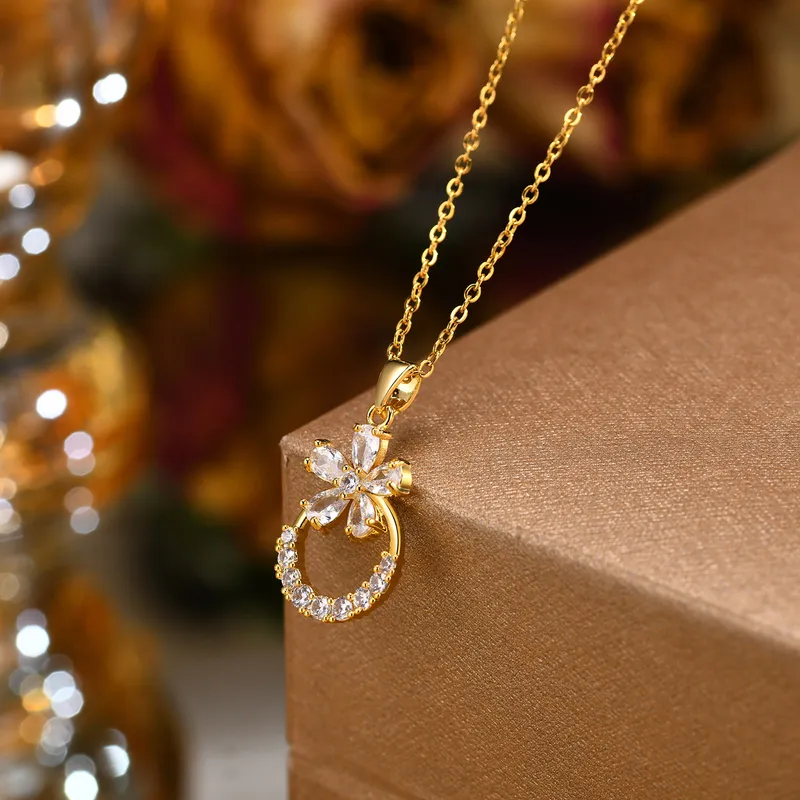 Elegant Alloy Pendant Necklace